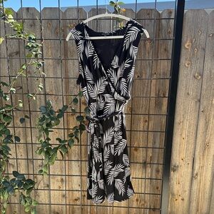 41 Hawthorn Black and White Leaf Pattern Midi Dress